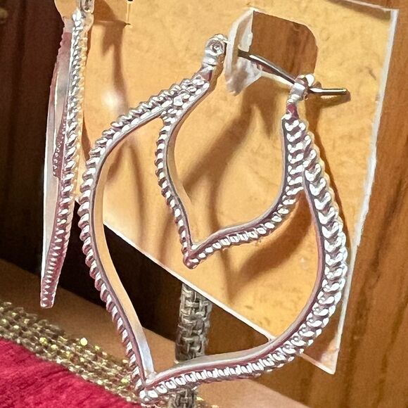 NWT Patricia Nash Silver Arabesque Hoop Earrings #PNER - Picture 5 of 6